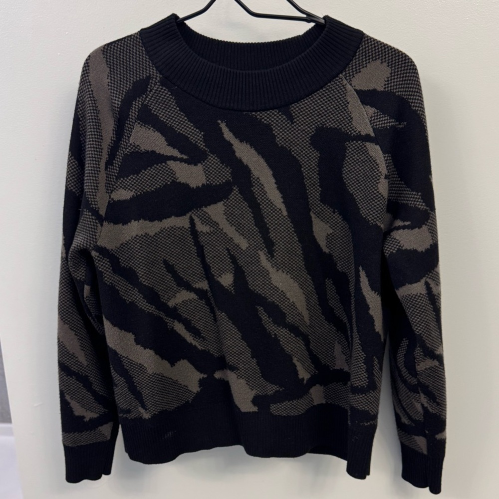 Athleta Black and Tan Sweater, S